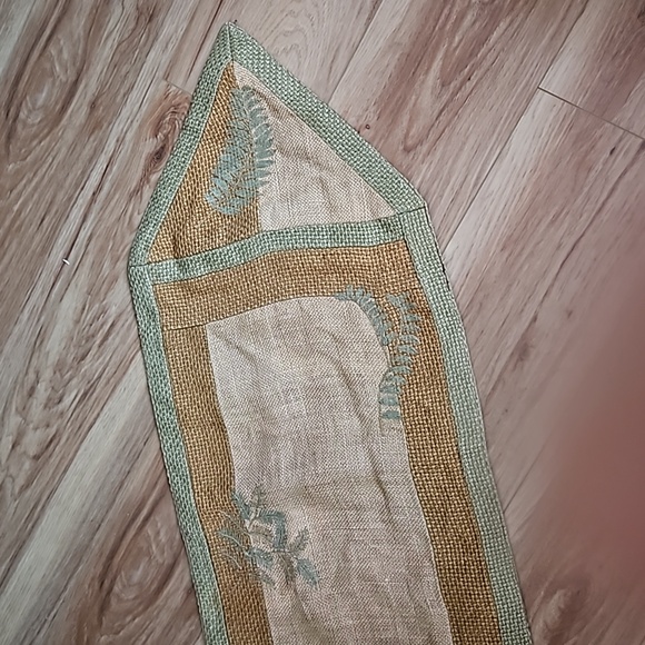 Jute Leaves Table Runner - Picture 3 of 5